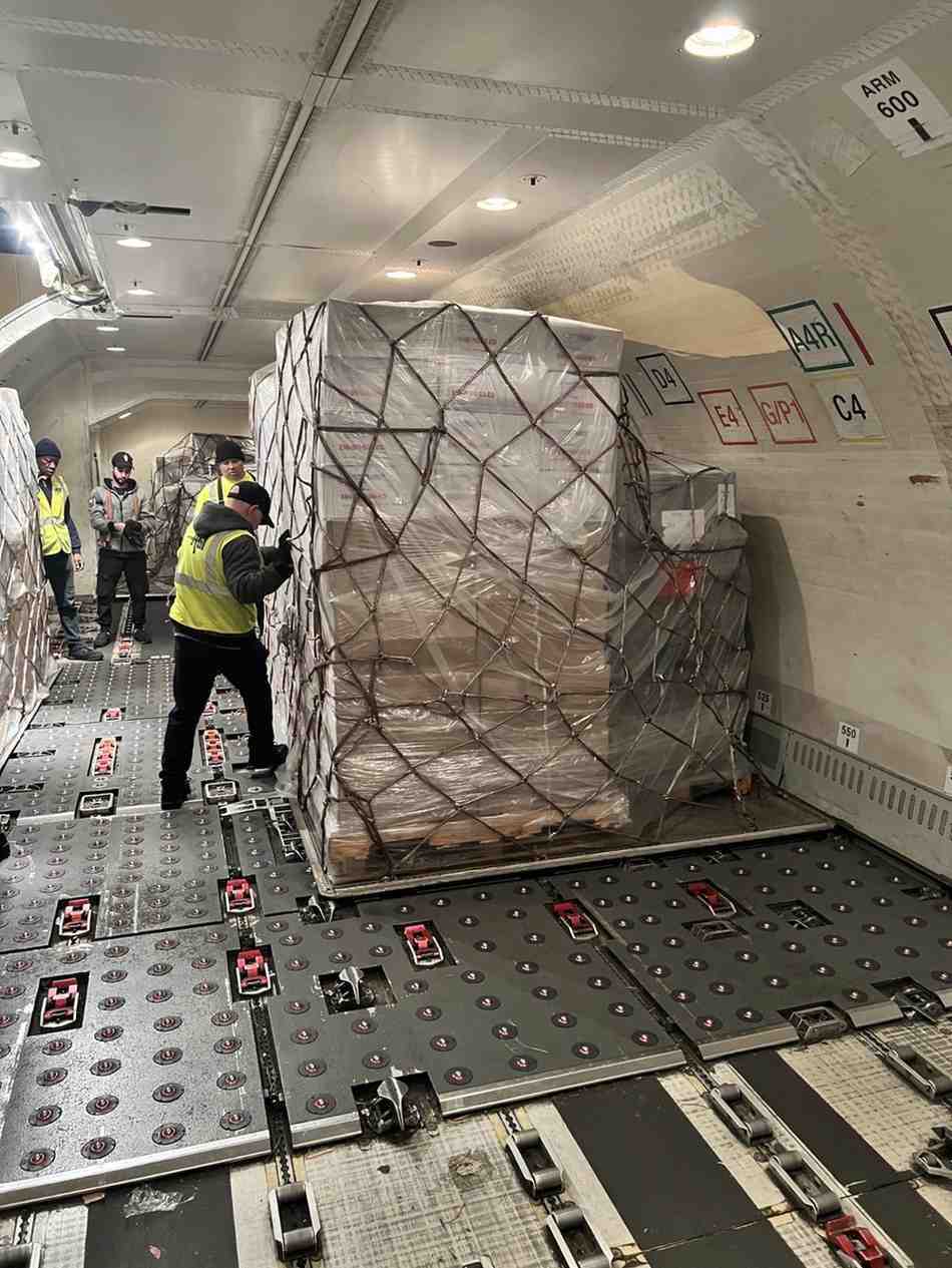 Why Chartering a Cargo Flight is the Right Choice for Oversized Freight